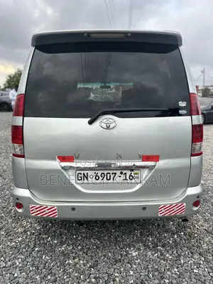 Toyota Voxy 2008 Silver