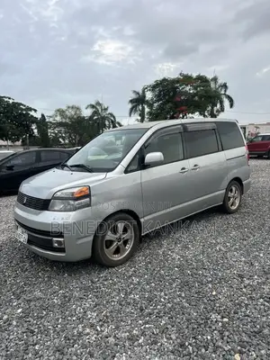 Toyota Voxy 2008 Silver