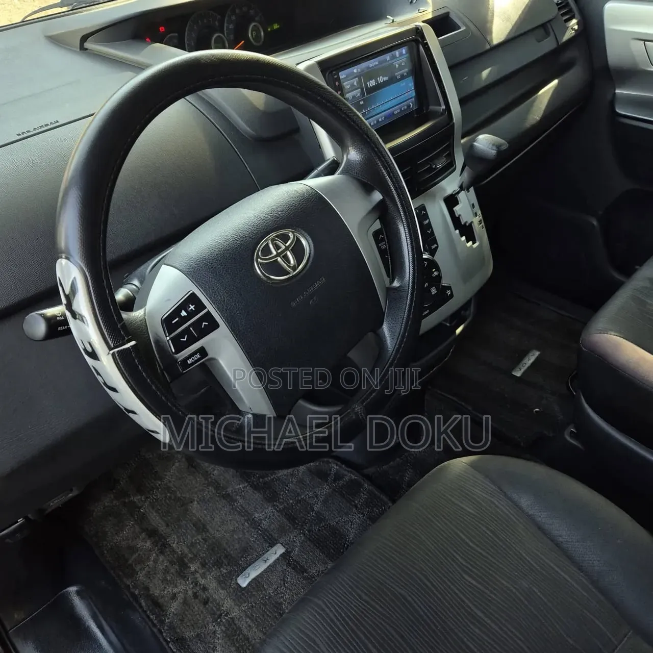 Toyota Voxy 2013 Burgundy