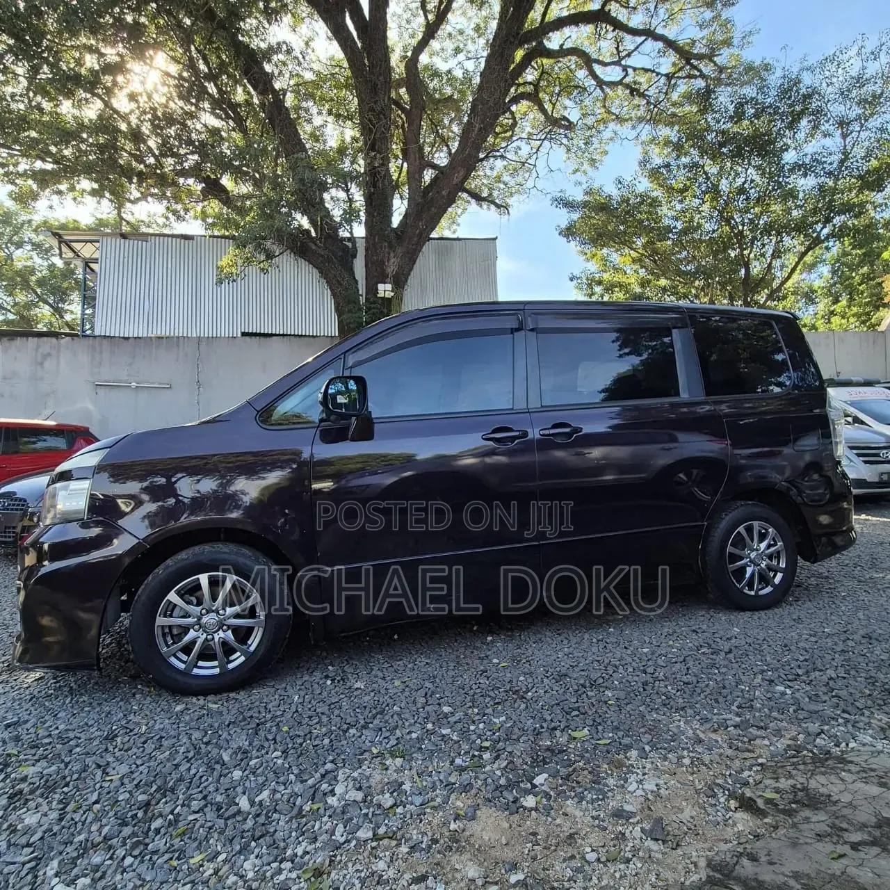 Toyota Voxy 2013 Burgundy
