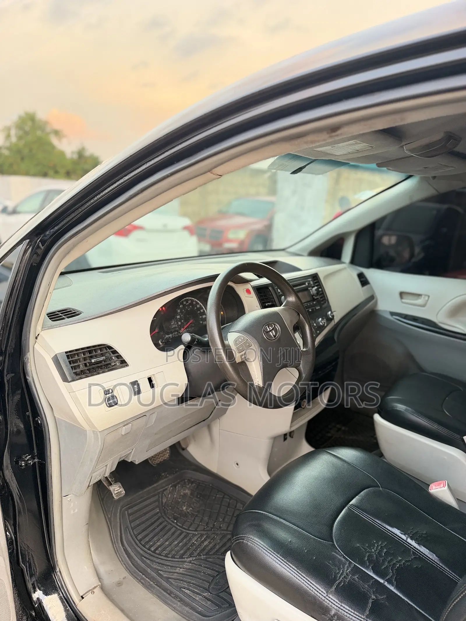 Toyota Sienna 2014 Black