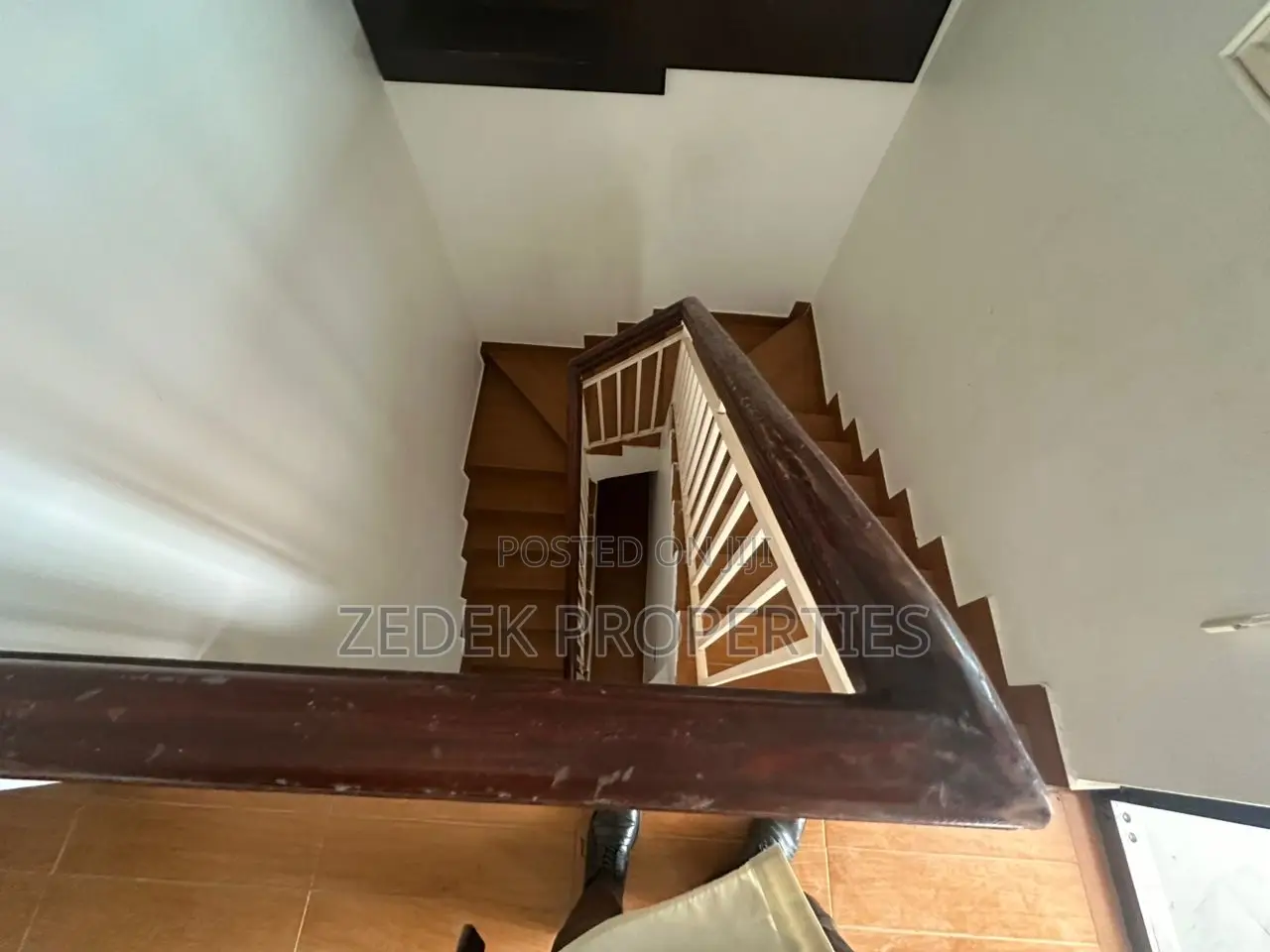 4bdrm Mansion in Kwabenya, Ashomang Estate for rent