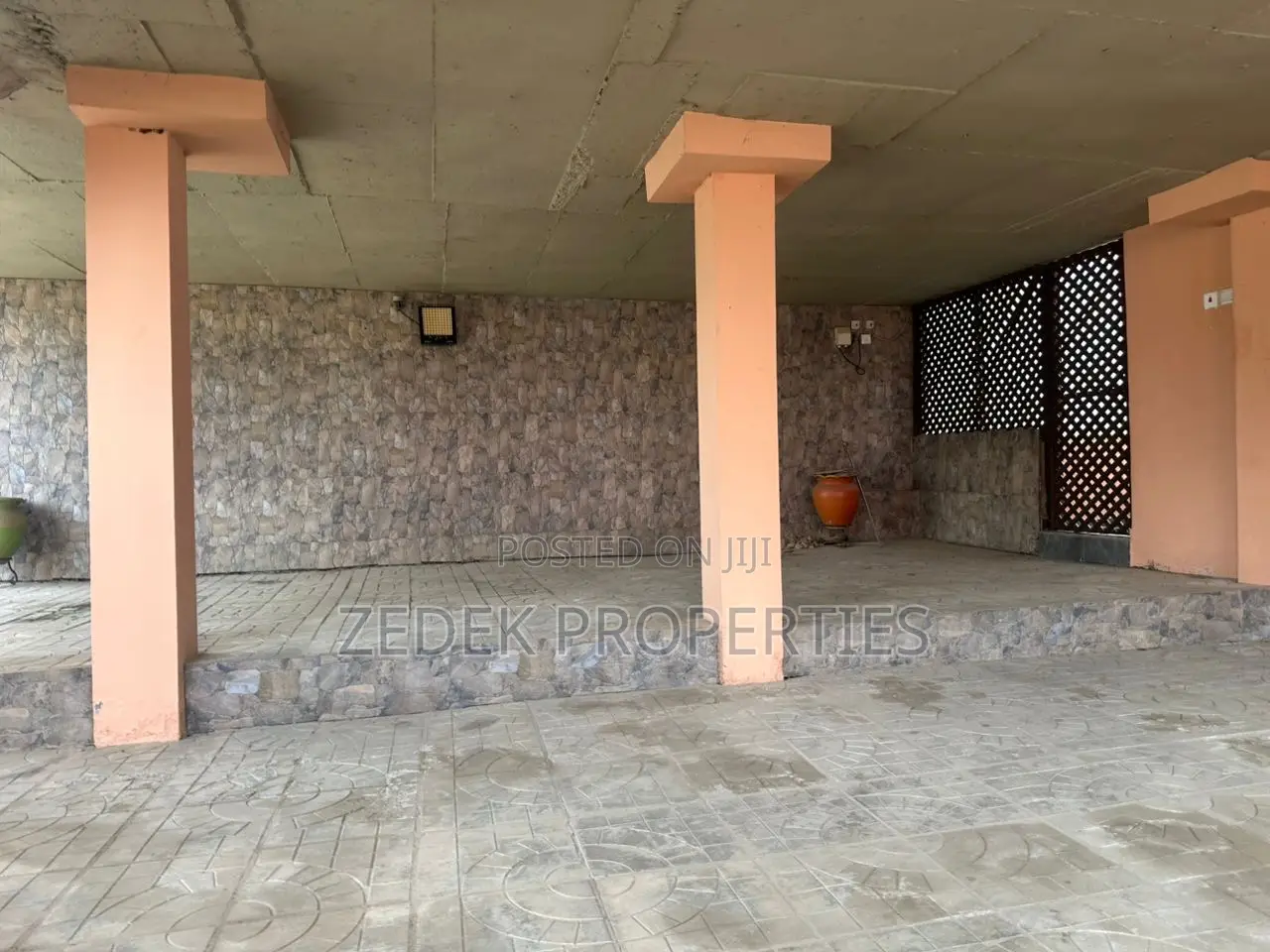 4bdrm Mansion in Kwabenya, Ashomang Estate for rent