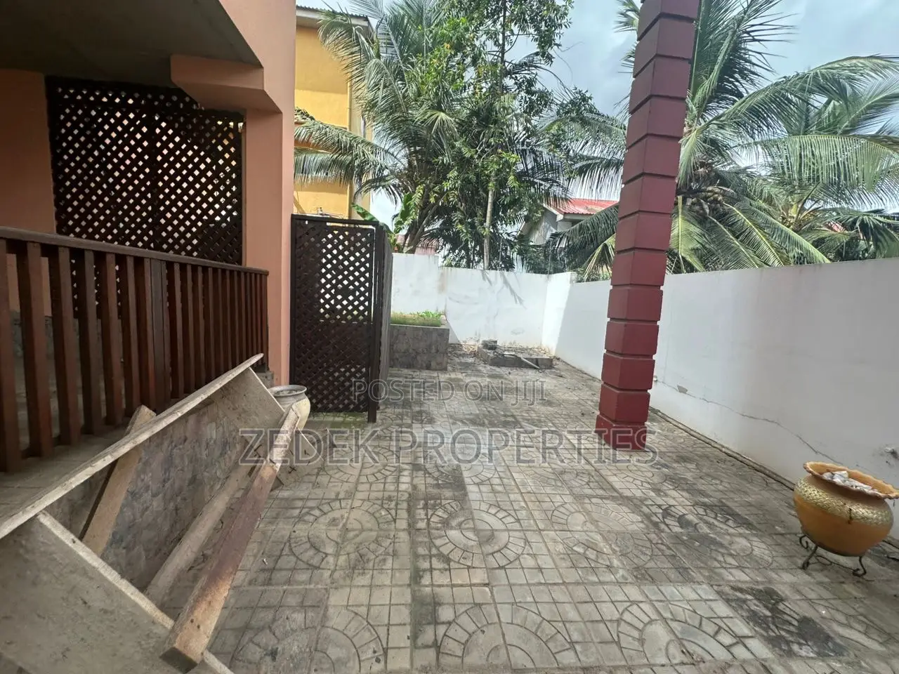 4bdrm Mansion in Kwabenya, Ashomang Estate for rent
