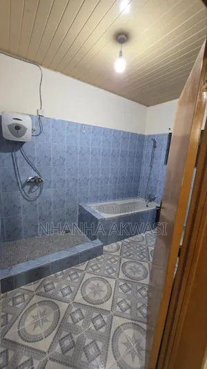 3bdrm House in Lashibi Community 19, Sakumono for rent