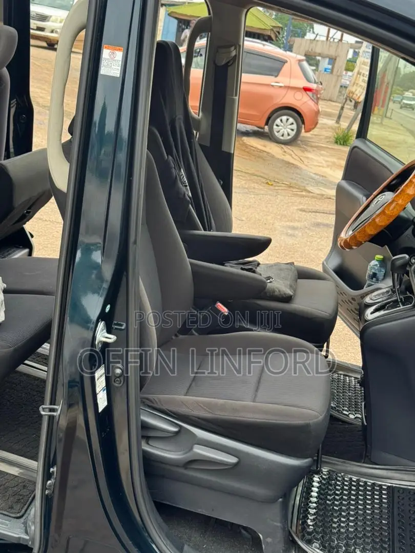 Toyota Voxy SV Premium 2014 Black