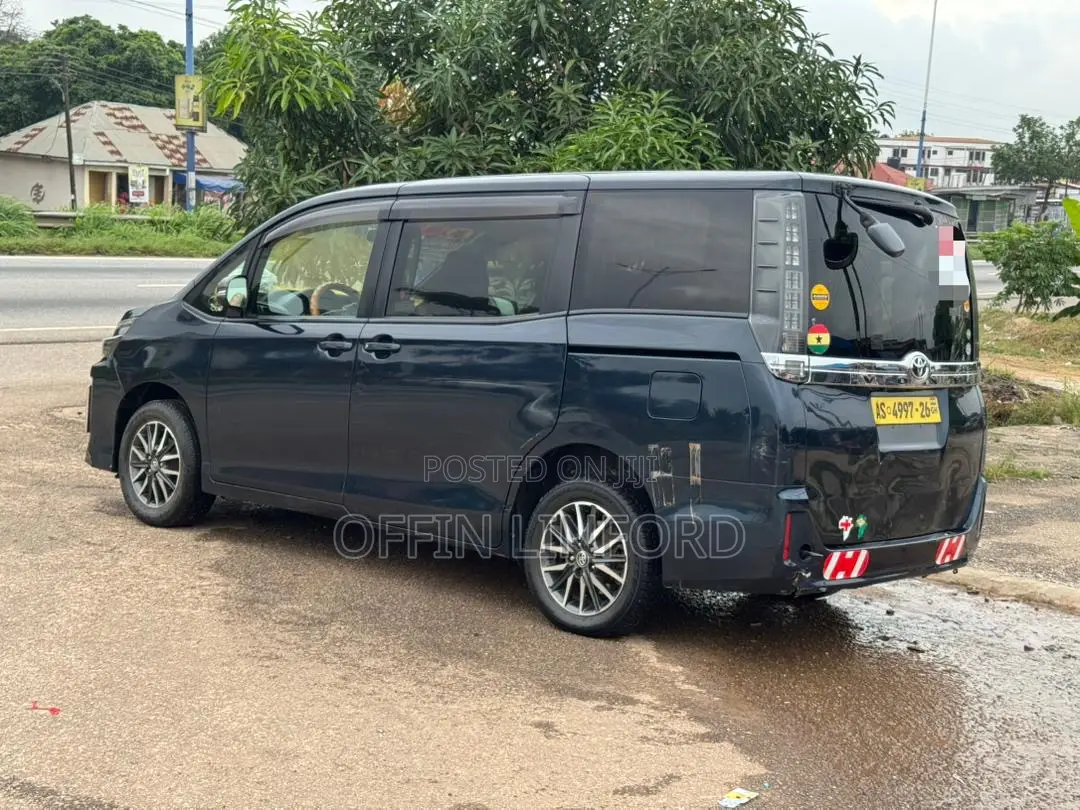 Toyota Voxy SV Premium 2014 Black