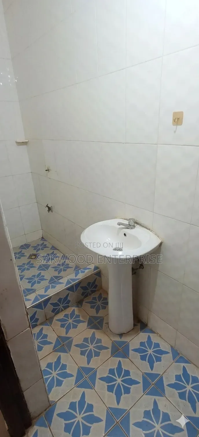 1bdrm Apartment in Sakwood Enterprise, Valley View Area for rent