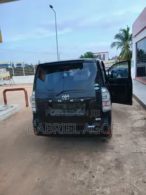 Toyota Voxy 2013 Black