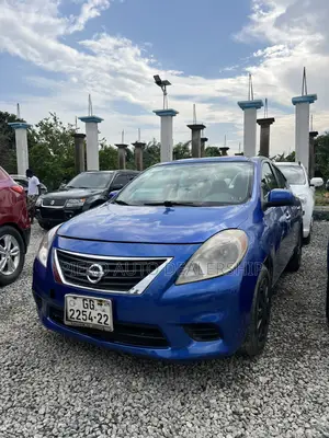 Nissan Versa 2013 Blue