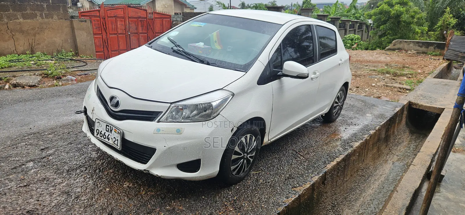 Toyota Vitz 1.3 FWD 3dr 2012 White