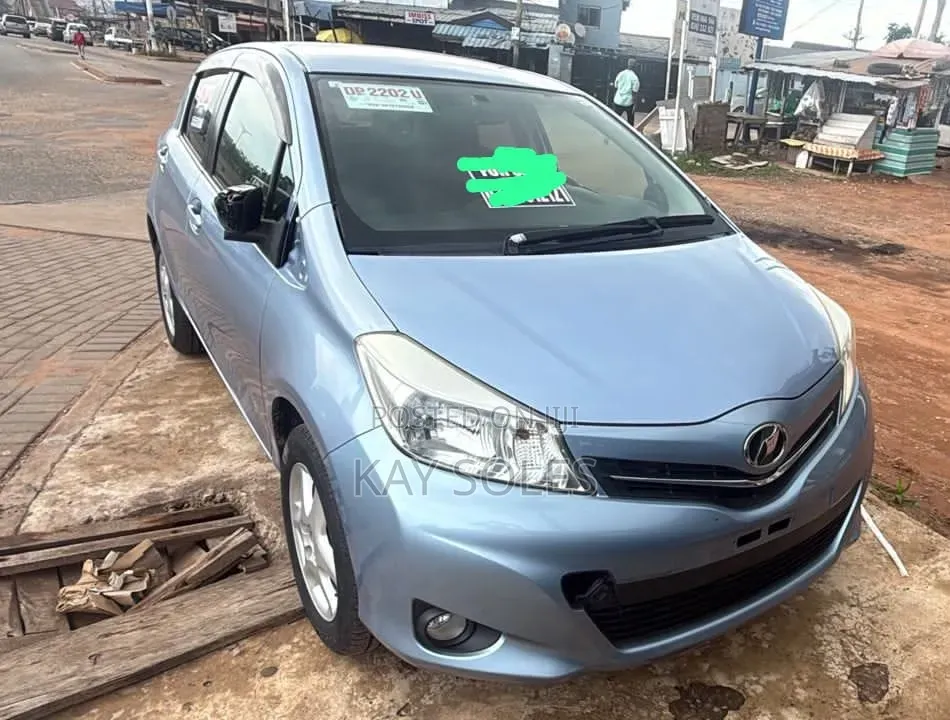 Toyota Vitz 2012 Blue