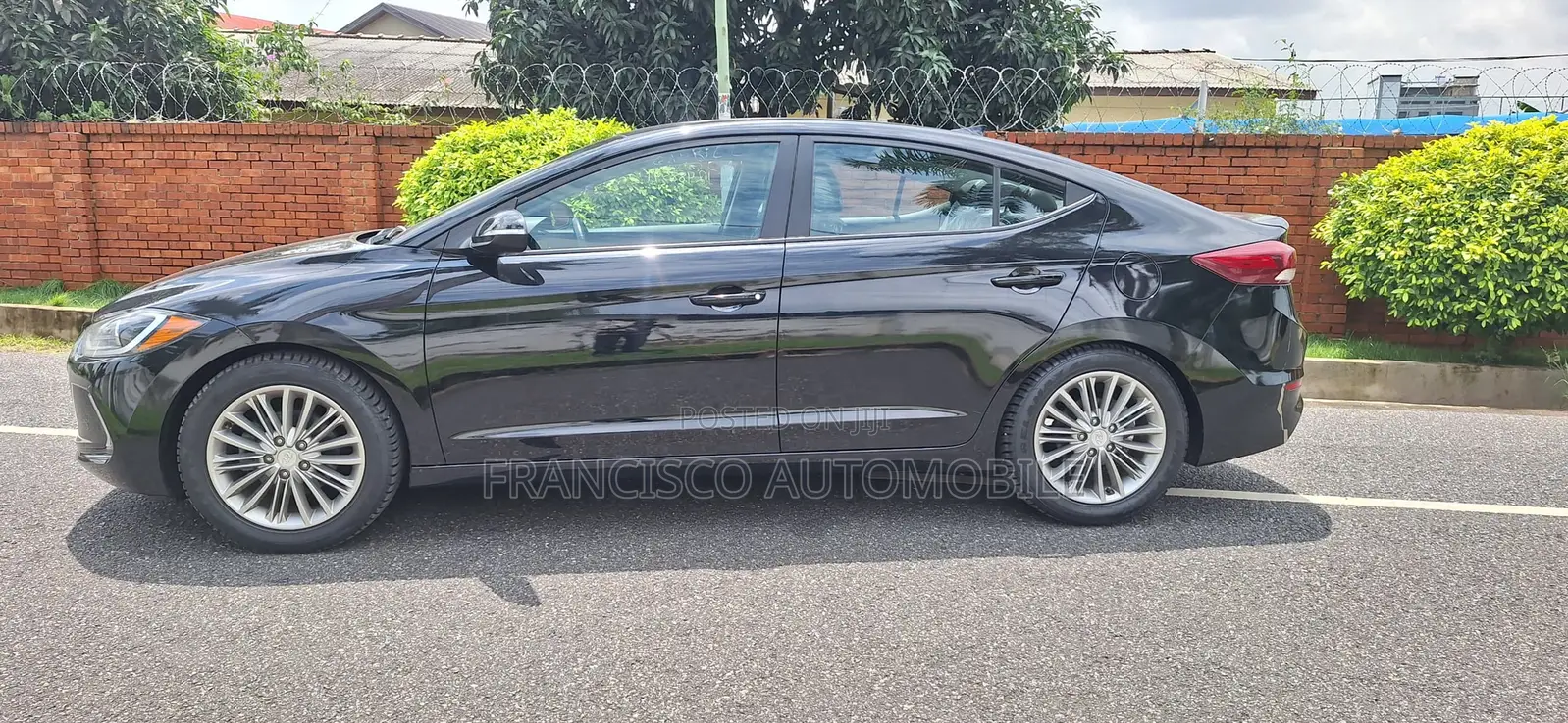 Hyundai Elantra Limited Sedan FWD (2.0L 4cyl 6A) 2017 Black