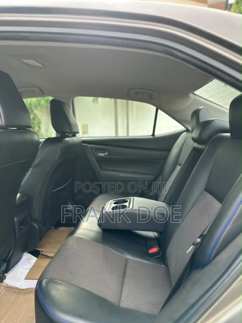 Toyota Corolla SE (1.8L 4cyl 2A) 2018 Gray