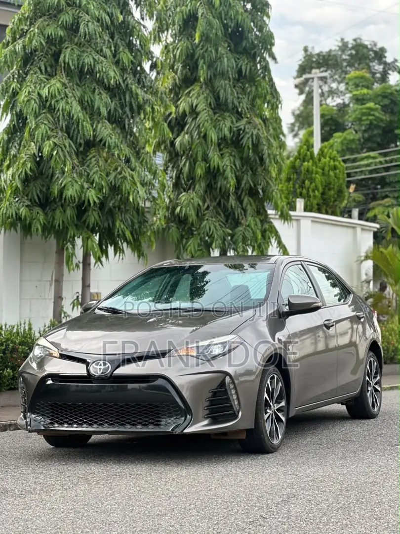 Toyota Corolla SE (1.8L 4cyl 2A) 2018 Gray