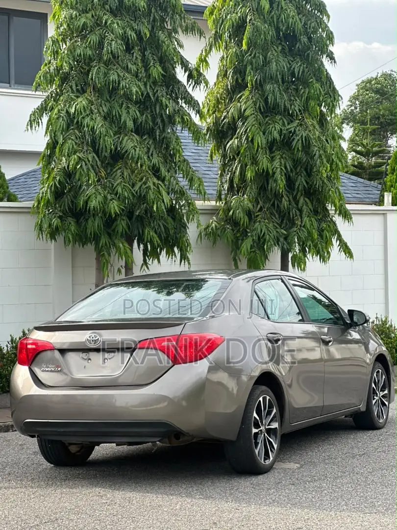 Toyota Corolla SE (1.8L 4cyl 2A) 2018 Gray