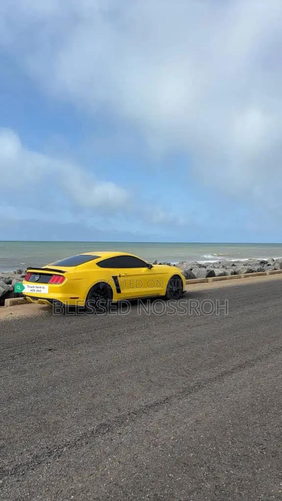 Ford Mustang GT Fastback 2017 Yellow
