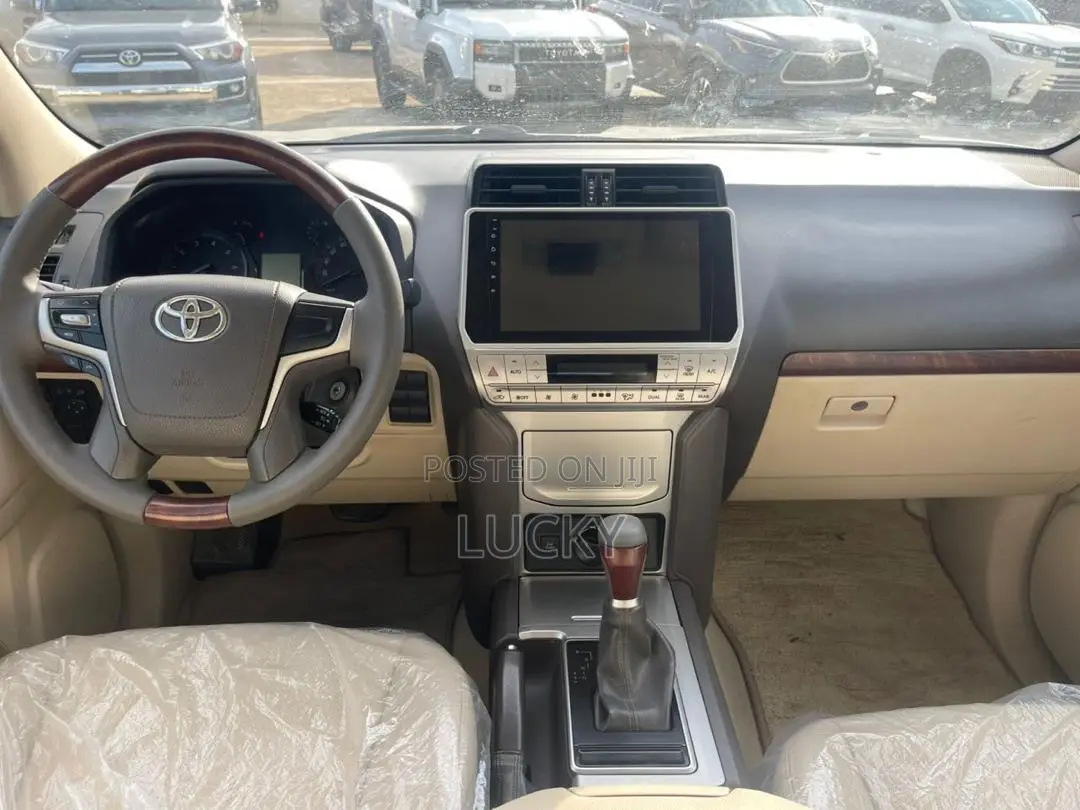 Toyota Land Cruiser Prado 2.7 2018 White