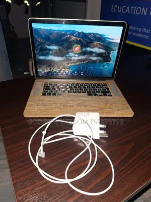 Laptop Apple MacBook Pro 2017 16GB Intel Core i7 SSD 256GB