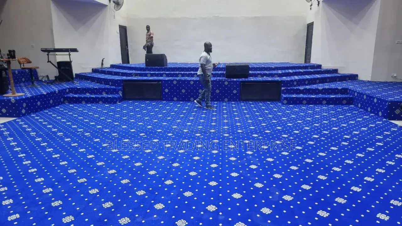 High Quality Blue Woolen Carpet With Modern Designs
