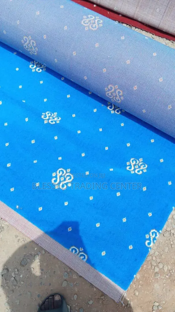 High Quality Woolen Carpet With Modern and Circular Design