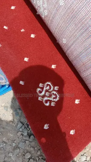 High Quality Woolen Carpet With Modern and Circular Design