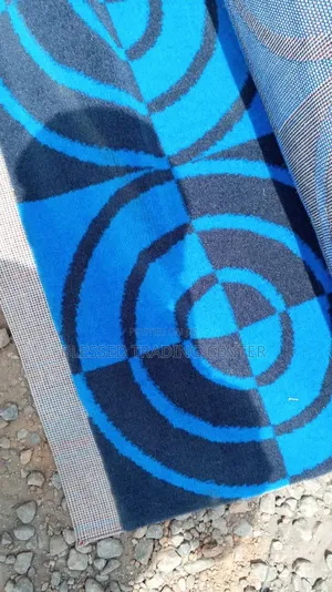 High Quality Woolen Carpet With Modern and Circular Design