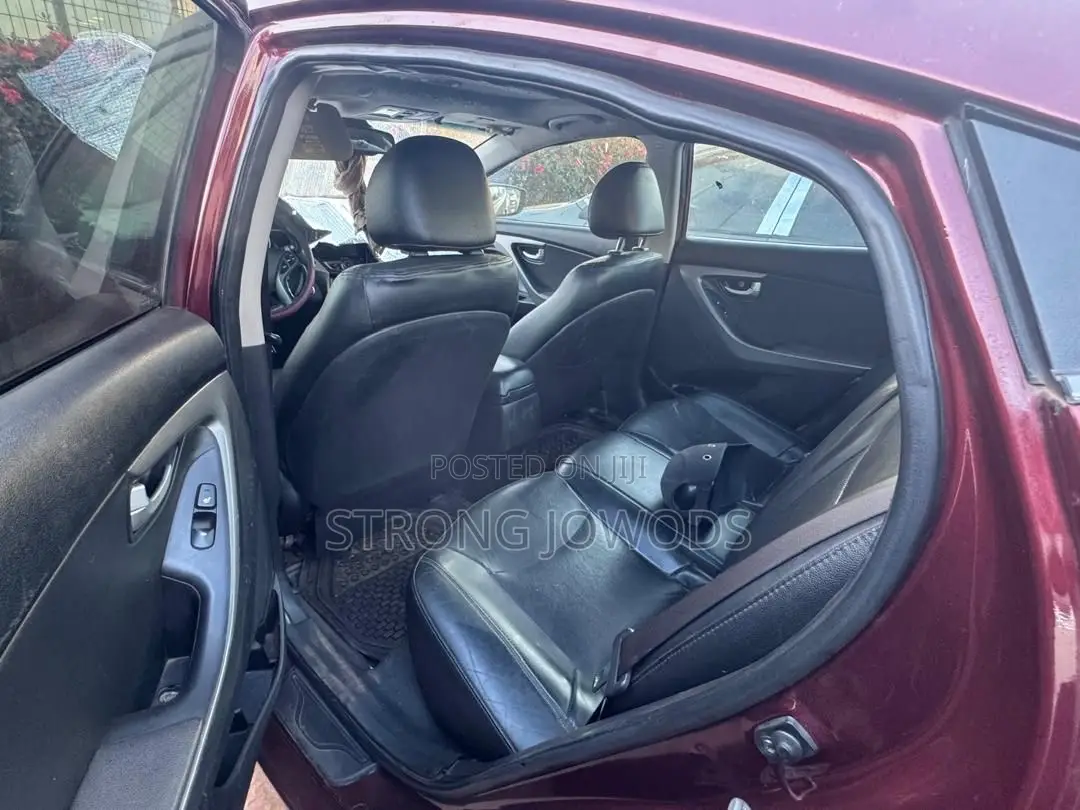 Hyundai Elantra Limited 4dr Sedan (1.8L 4cyl 6A) 2015 Red