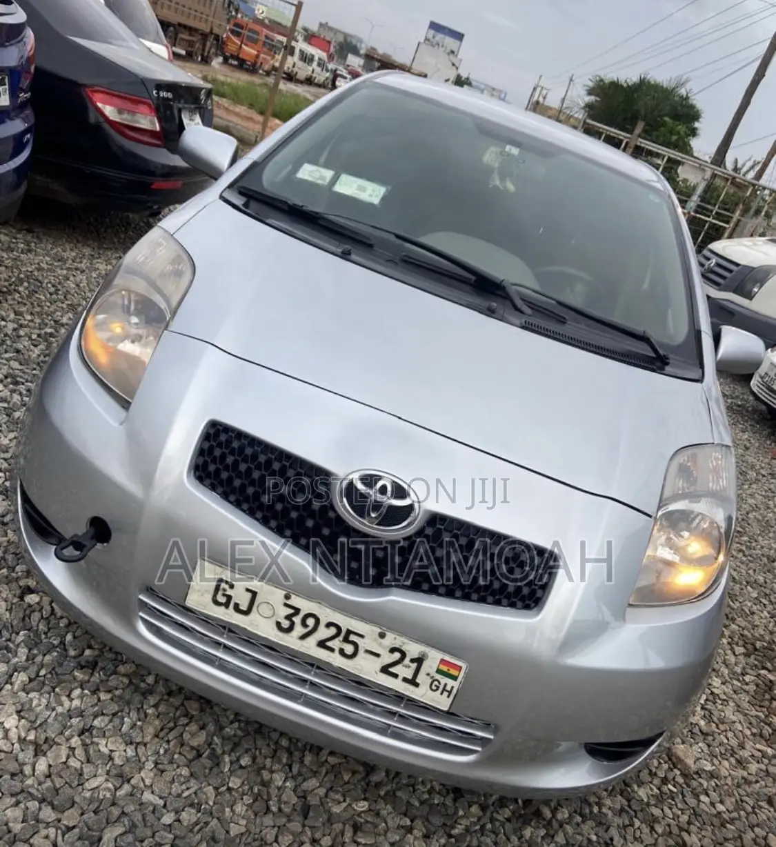Toyota Vitz 2010 Silver
