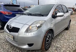 Toyota Vitz 2010 Silver