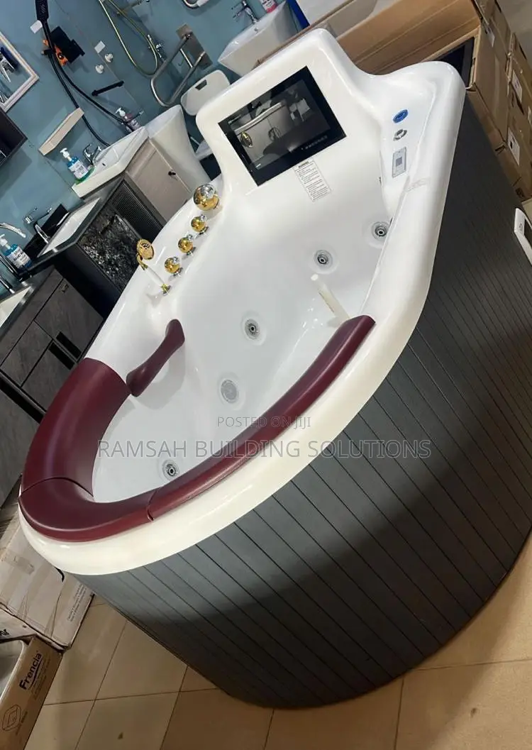 Luxury Whirlpool Bathtub – Relaxation Comfort at Its Finest