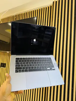 Laptop Apple MacBook Air 2023 M2 8GB Apple M2 SSD 256GB