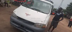Toyota HiAce 2013 White