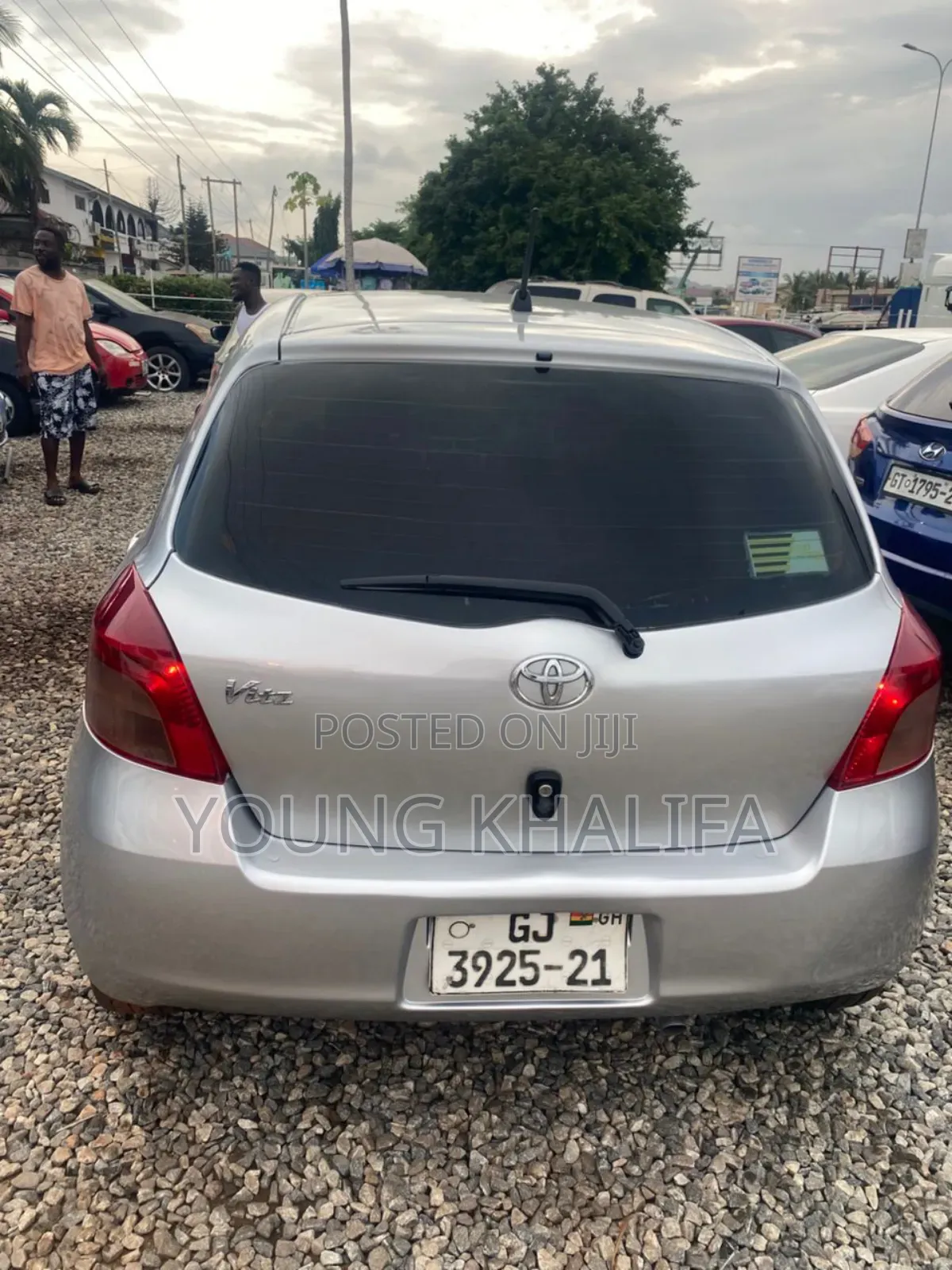 Toyota Vitz 2010 Silver