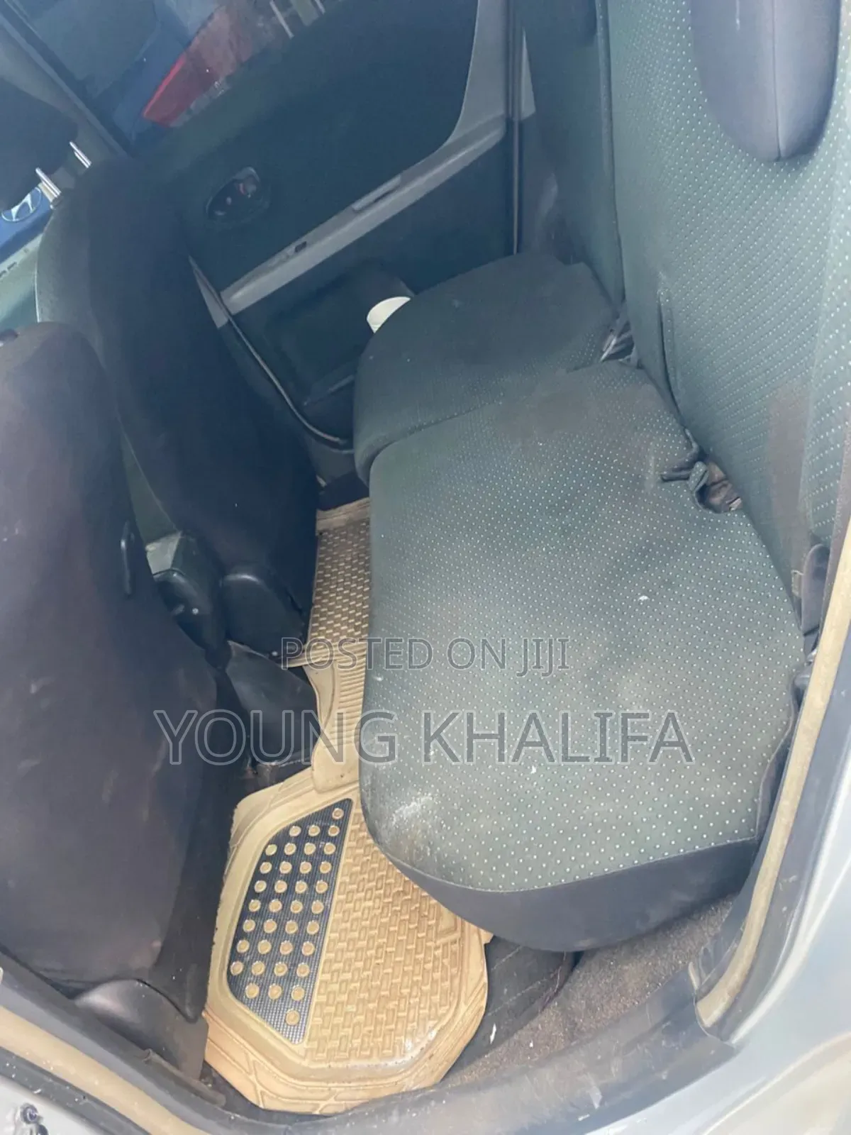 Toyota Vitz 2010 Silver