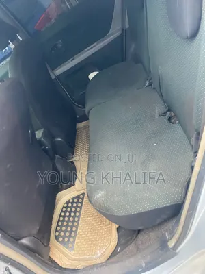 Toyota Vitz 2010 Silver