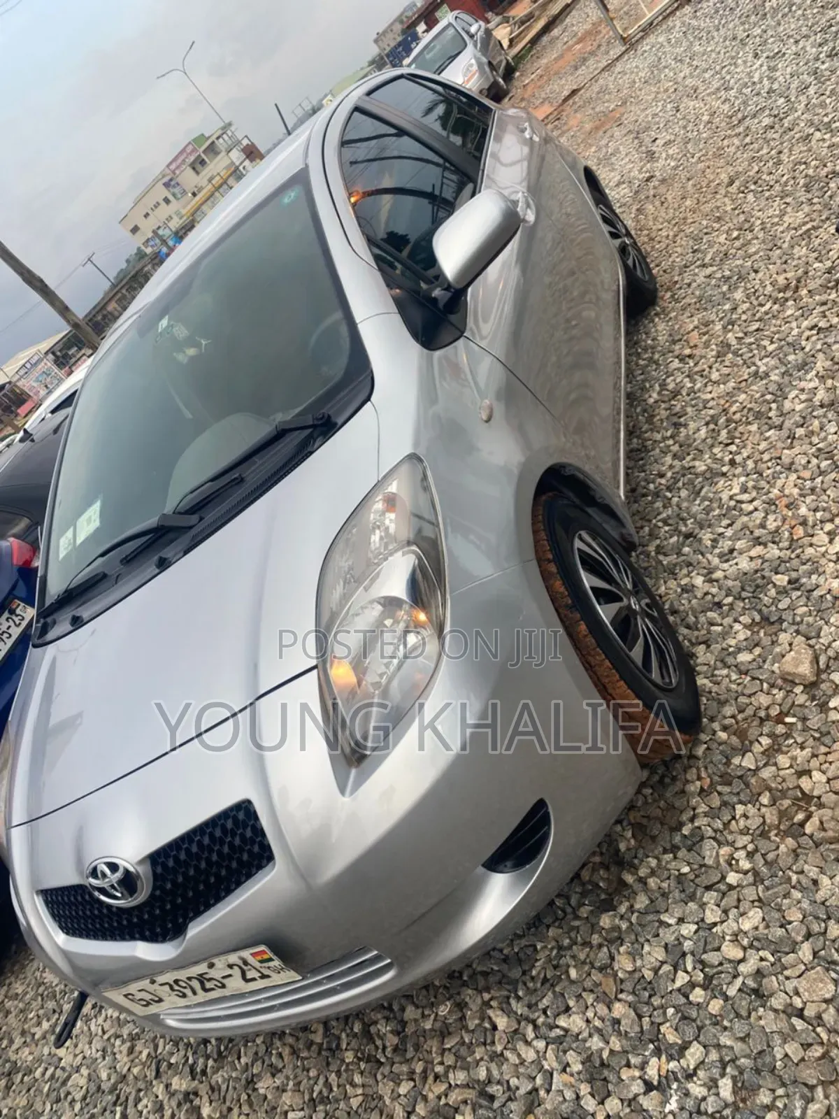 Toyota Vitz 2010 Silver