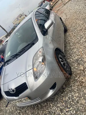 Toyota Vitz 2010 Silver