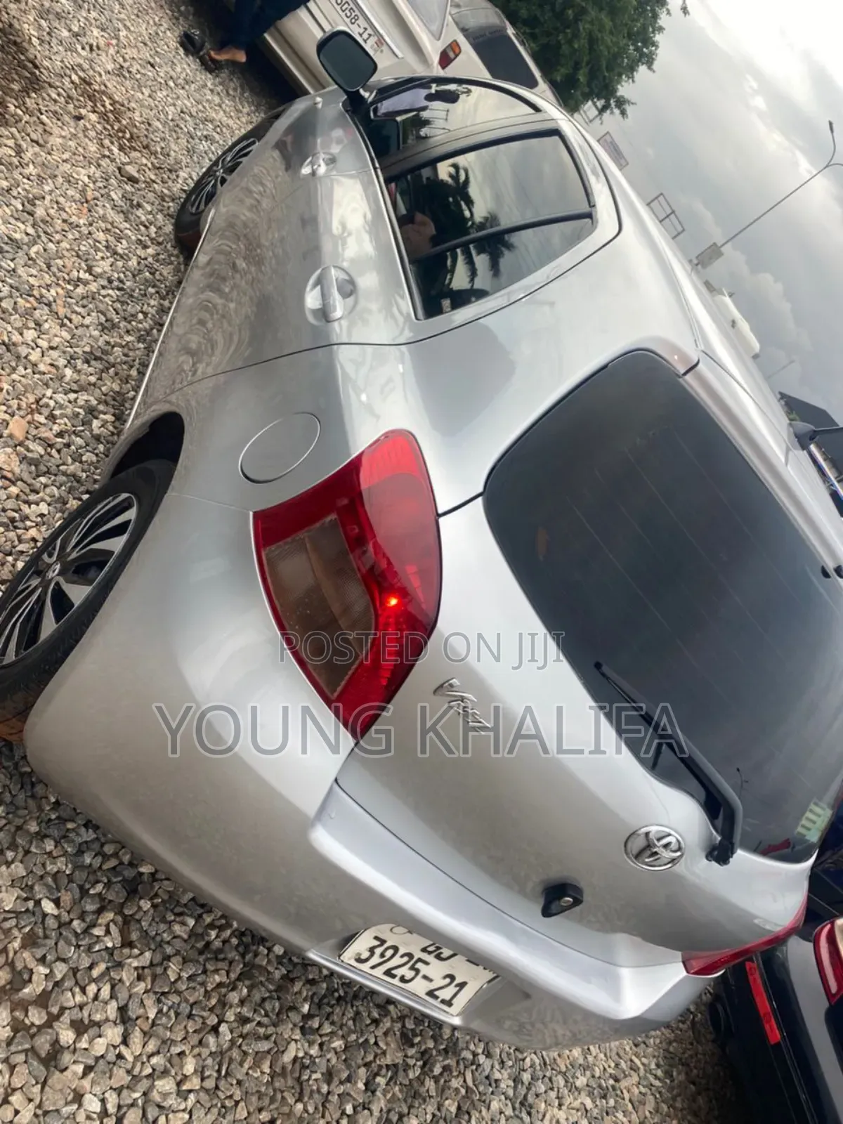Toyota Vitz 2010 Silver