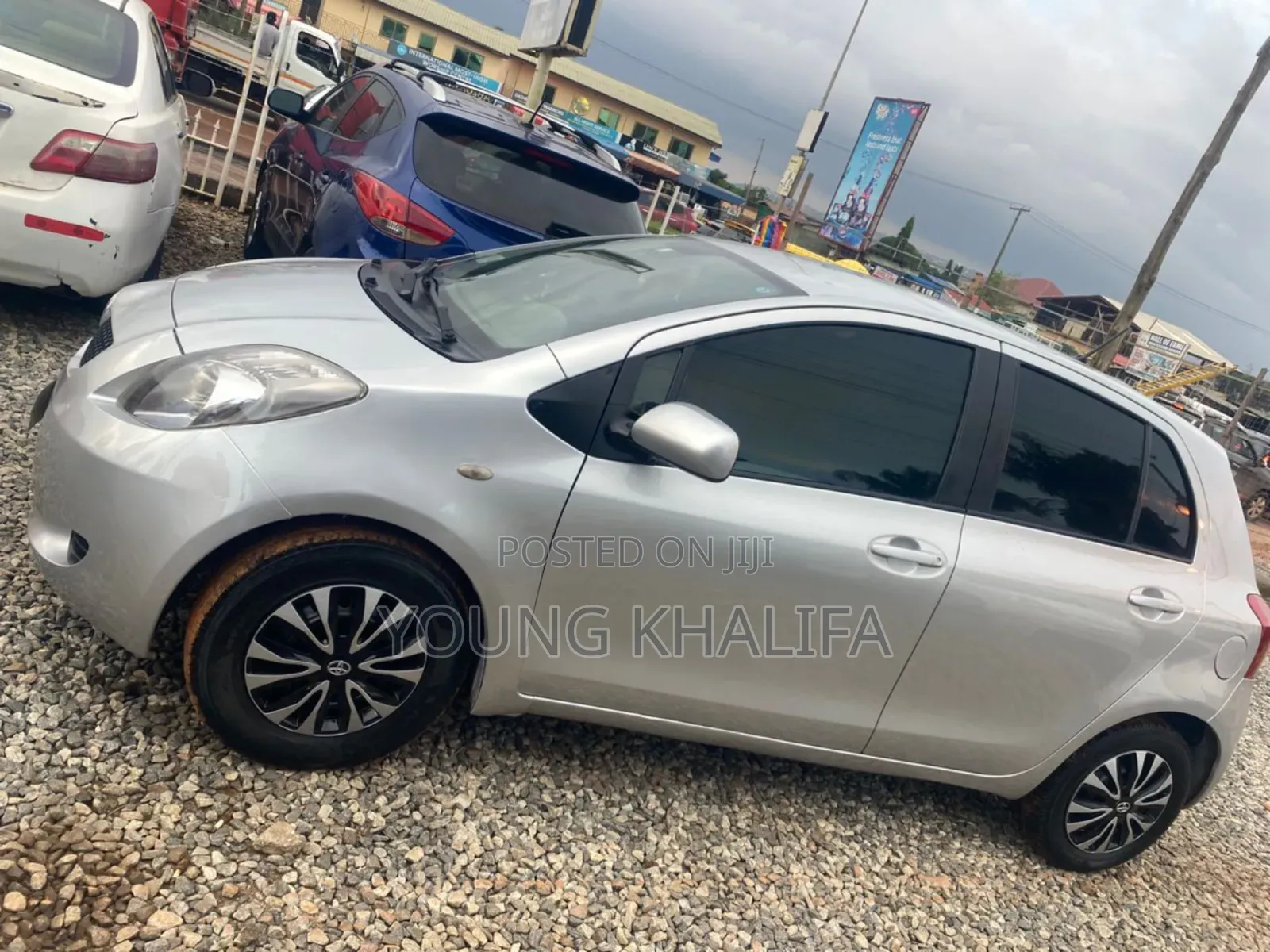 Toyota Vitz 2010 Silver