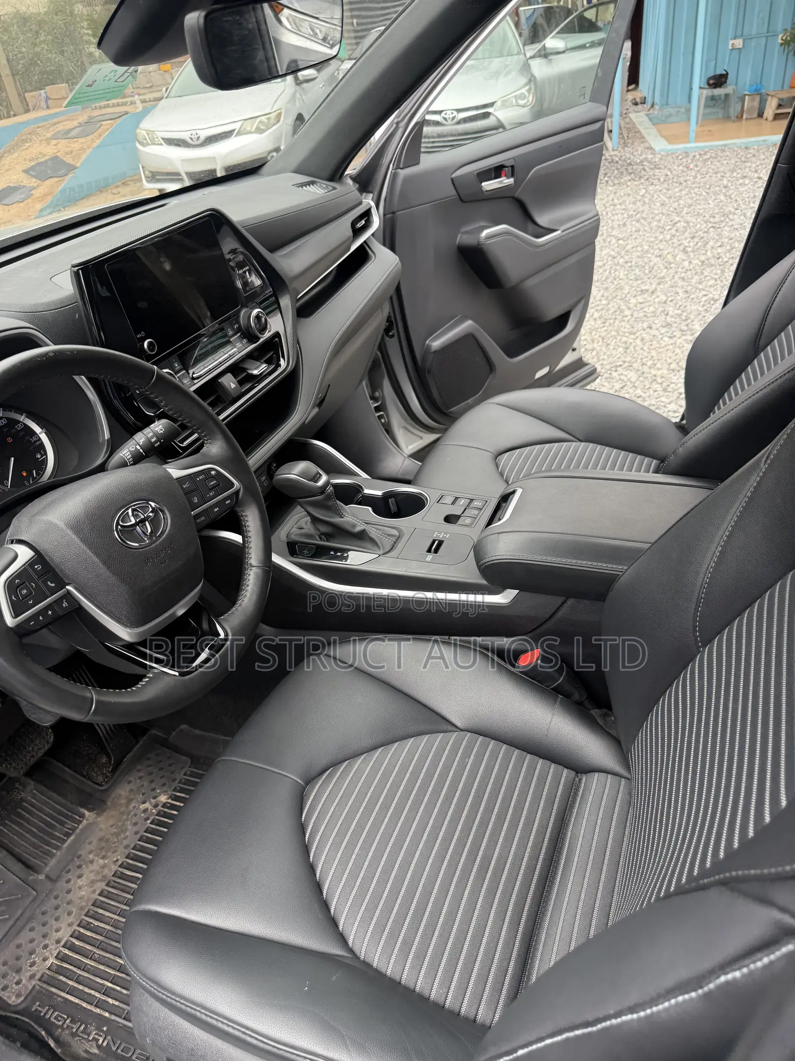 Toyota Highlander XSE AWD 2024 Silver