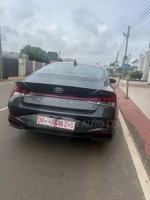 Hyundai Elantra SE 2022 Red