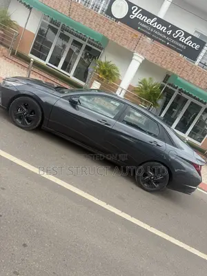 Hyundai Elantra SE 2022 Red