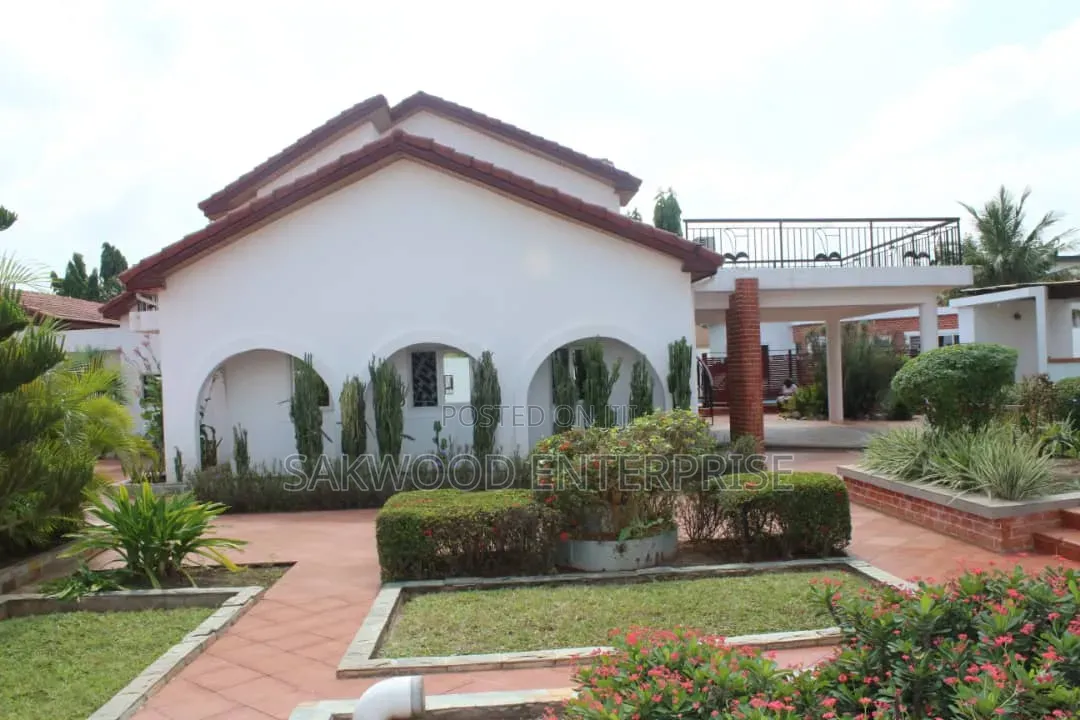 Furnished 4bdrm Farm House in Sakwood Enterprise, American House