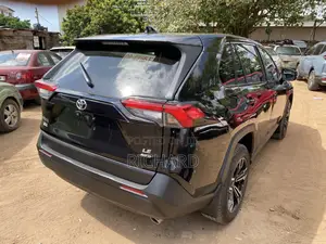 Toyota RAV4 LE 2022 Black
