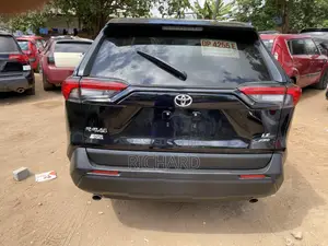 Toyota RAV4 LE 2022 Black