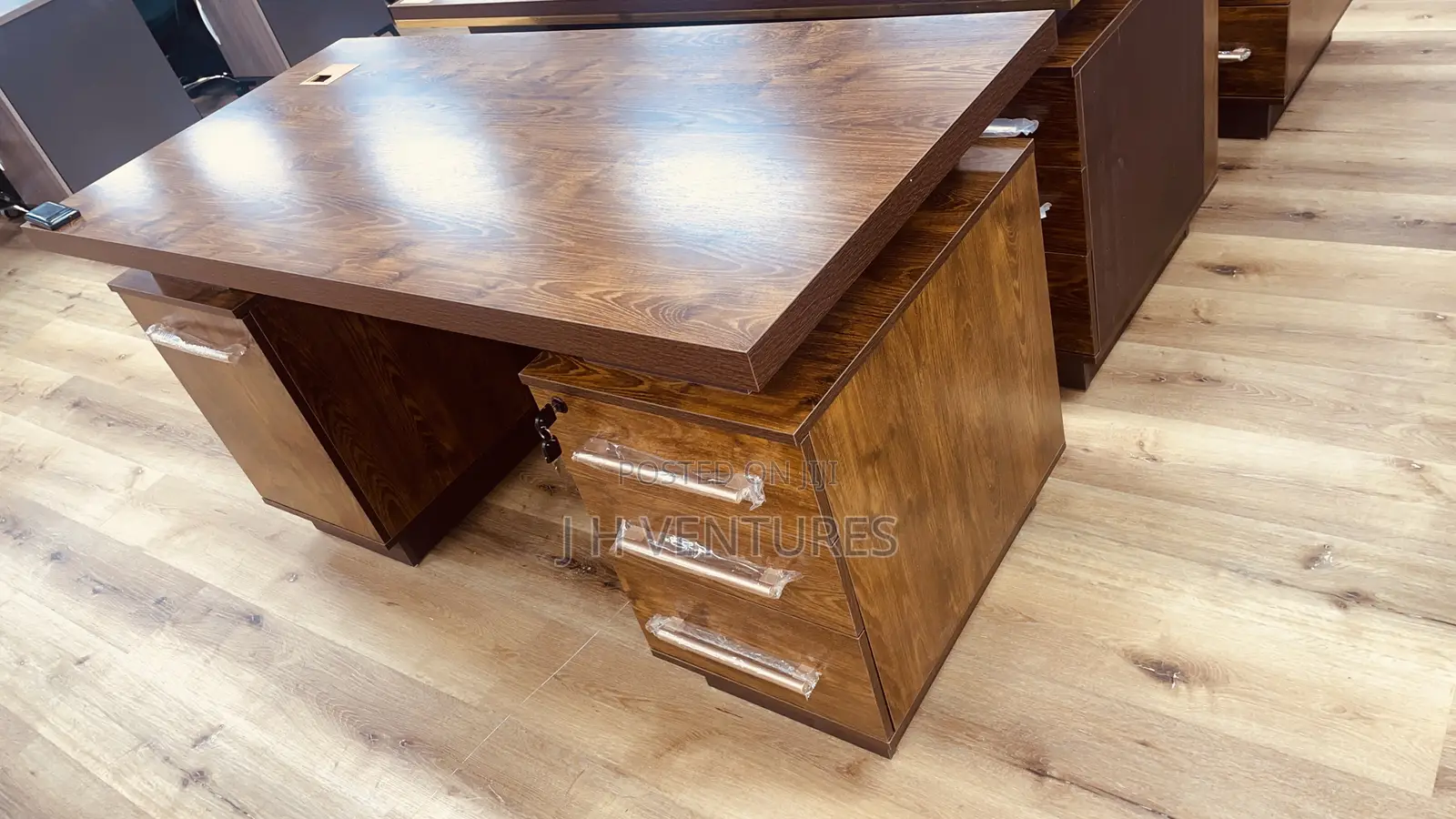 Modern Office Desk (14d)