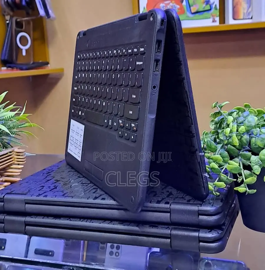 Laptop Lenovo 300e 4GB Intel SSD 128GB