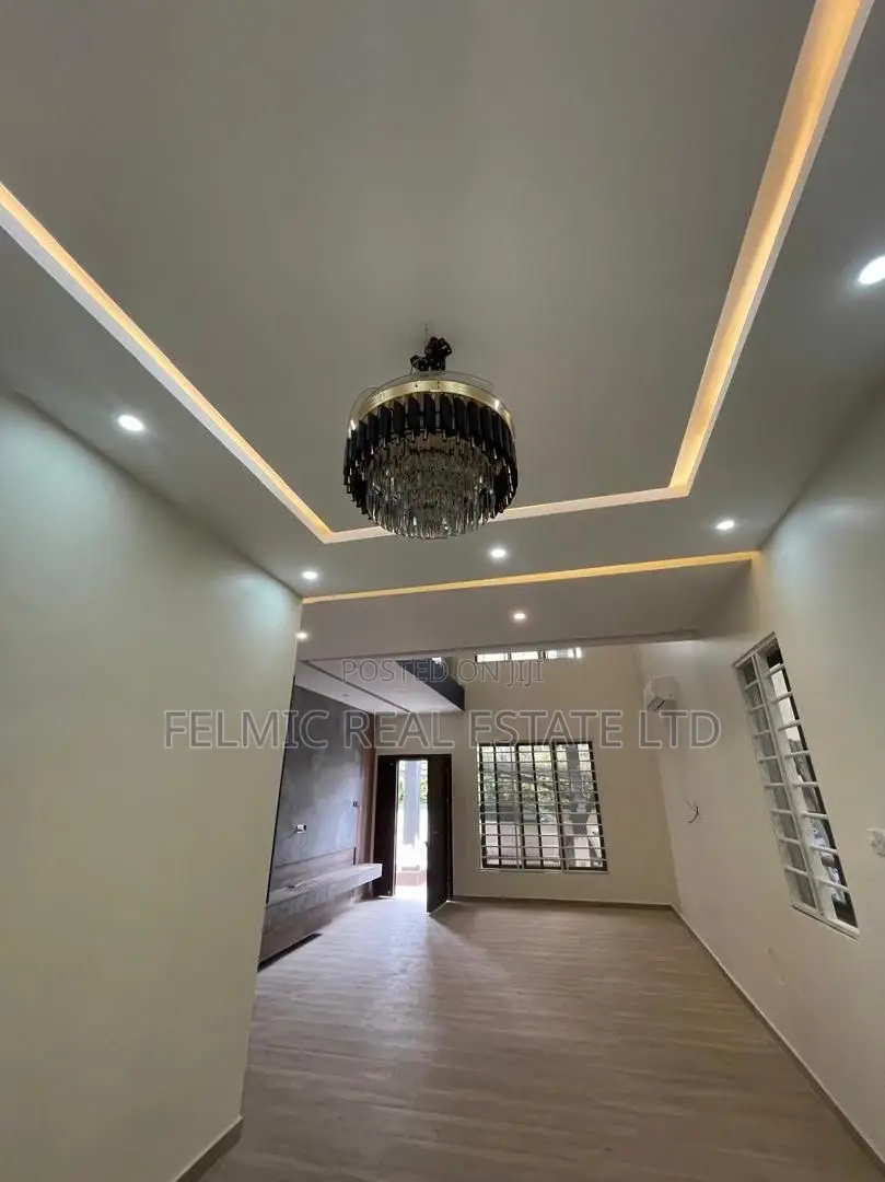 4bdrm Duplex in Felmic Real Estate, Police Station for sale
