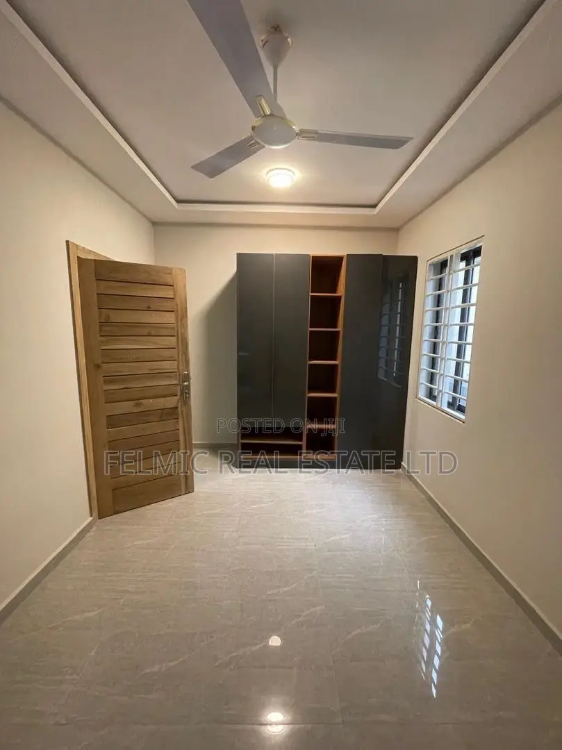 4bdrm Duplex in Felmic Real Estate, Police Station for sale